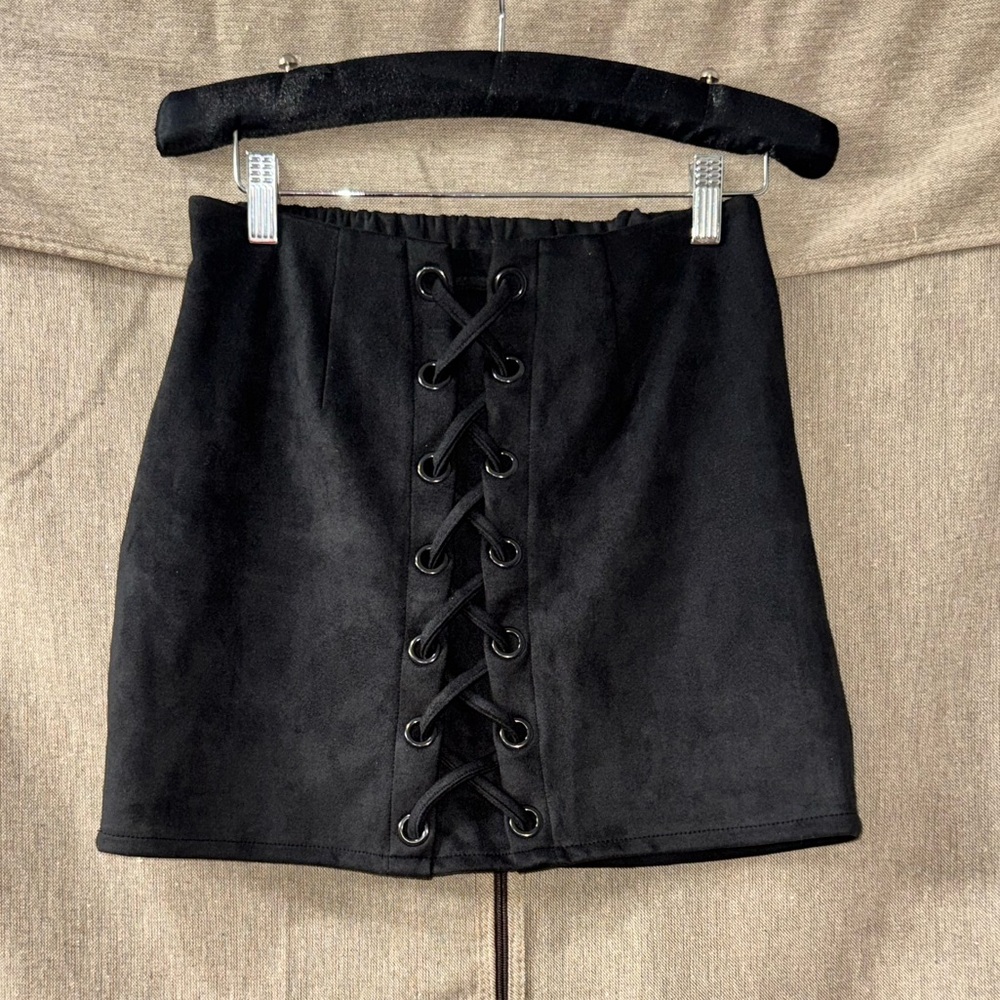 Shinestar Size M Black Lace-Up suede Mini Skirt